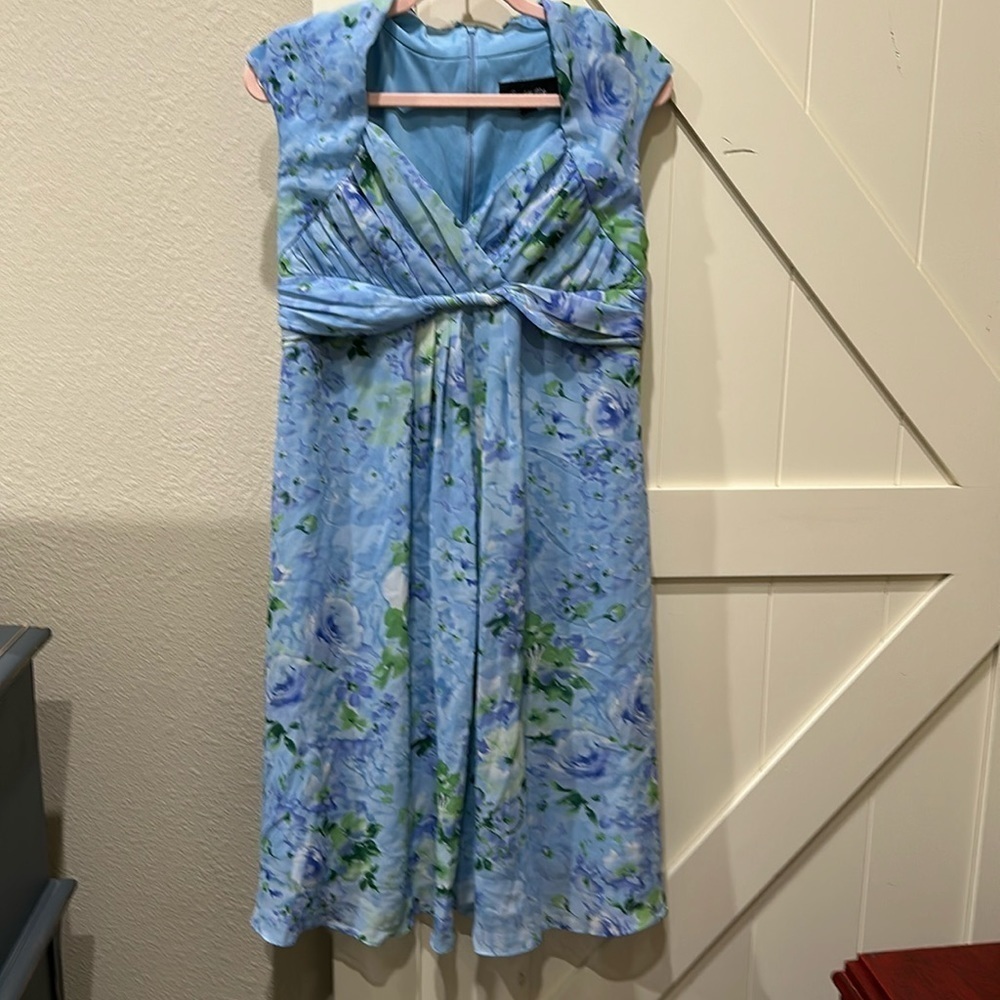 Floral dress with top detailing. Pit 19”. Length 39”